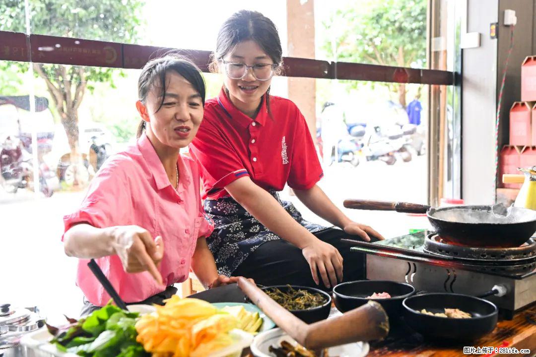 全网追的“扁担女孩”，找了一份暑假工，时薪12元 - 湘潭生活资讯 - 湘潭28生活网 xiangtan.28life.net