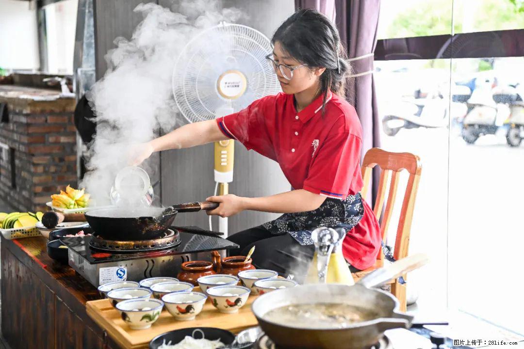 全网追的“扁担女孩”，找了一份暑假工，时薪12元 - 湘潭生活资讯 - 湘潭28生活网 xiangtan.28life.net